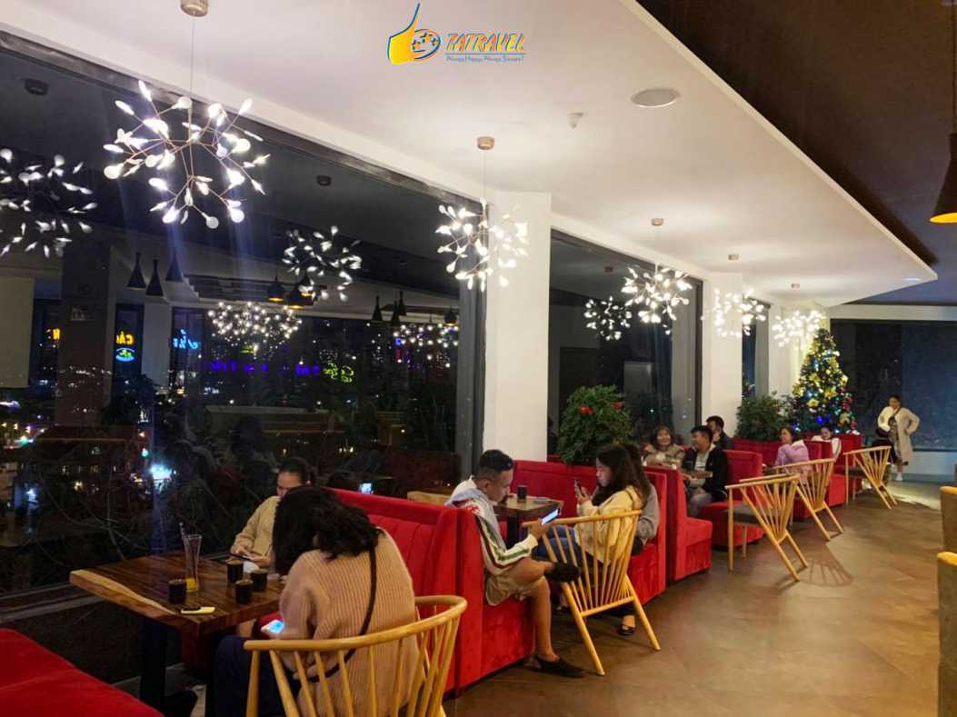 Toplist 9 quán cafe đẹp ở Đà Lạt về đêm 2021