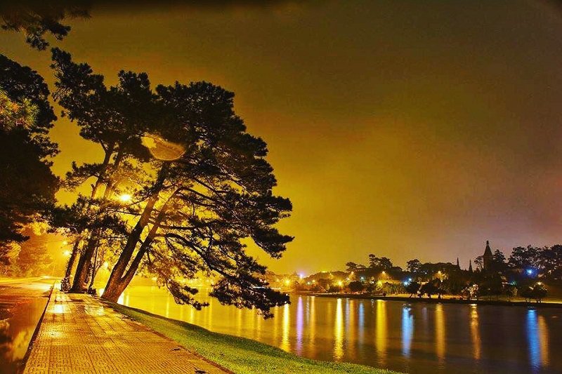Địa điểm đẹp ngắm Đà Lạt về đêm| thuexedalat.org